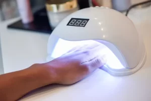 UV lučka za nohte vs. LED lučka za nohte