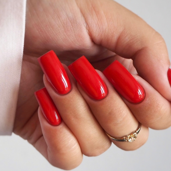 Alternative view of YOSHI UV Hibridni lak za nohte LITTLE RED ALERT 6ml – 601