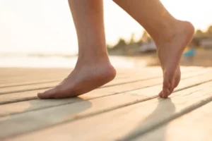 Antiperspirant ali deodorant za noge, kdaj uporabiti katerega?