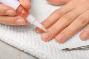 Kako deluje mehčalec ali odstranjevalec obnohtne kožice?