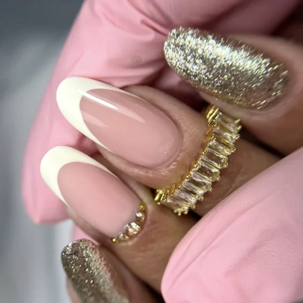 Alternative view of YOSHI UV Hibridni lak za nohte BLITZEN 6ml – 415